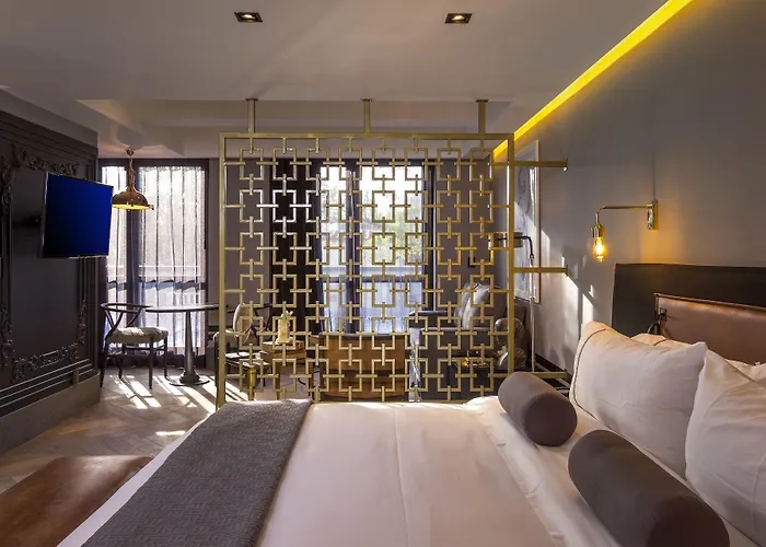 The Wild Oscar Hotel